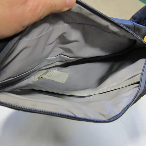 Patagonia 8L Atom Sling Bag Black/Silver with Adjustable Strap - Picture 8 of 9